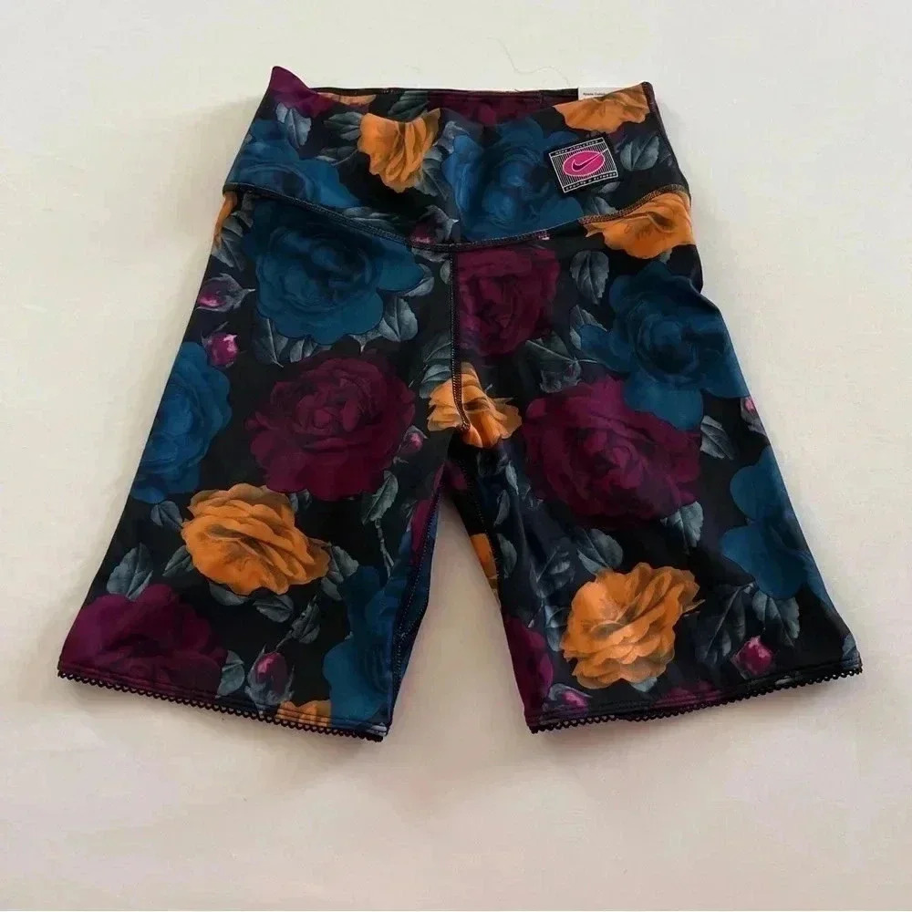 NWT Nike Women's One Icon Clash 7" Mid-Rise Printed Training Short - Picture 2 of 8